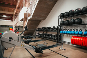 KIN crosstraining dumbells et kb et medball et rameurs